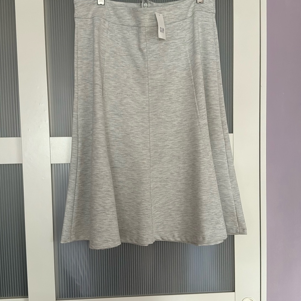 Women’s skirt, NWT, petite, size 8, color grey, length right below knee